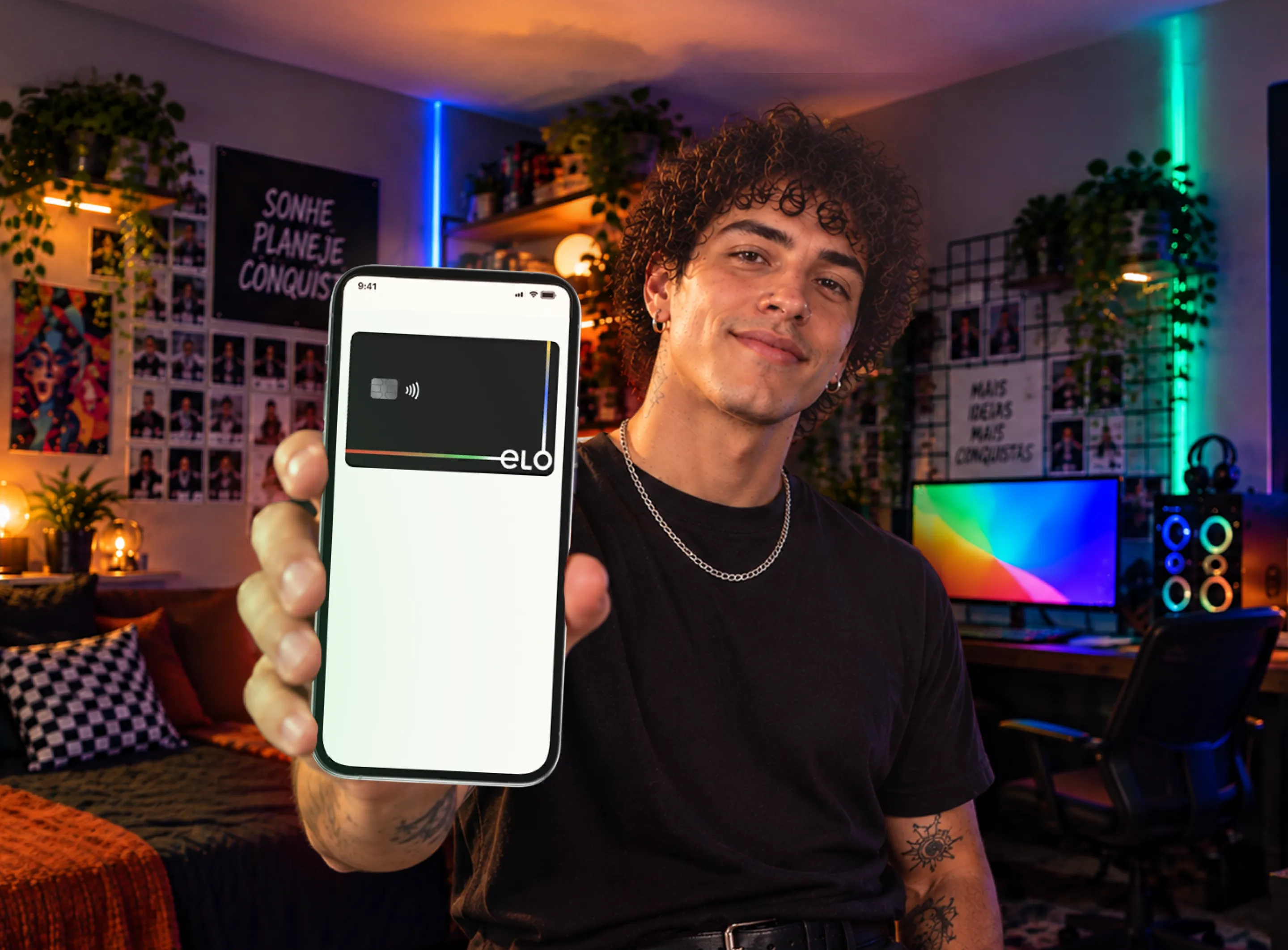 menino com celular